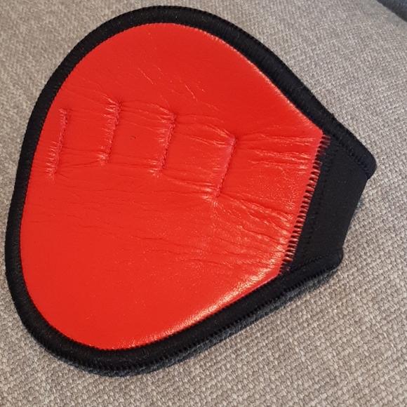 Gym Paws Right Handed Grip Glove - Picture 3 of 3